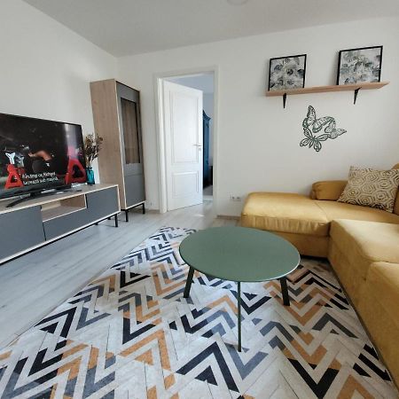 Lovely Apartment Near City Center Cluj-Napoca Exteriör bild