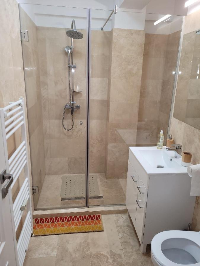 Lovely Apartment Near City Center Cluj-Napoca Exteriör bild