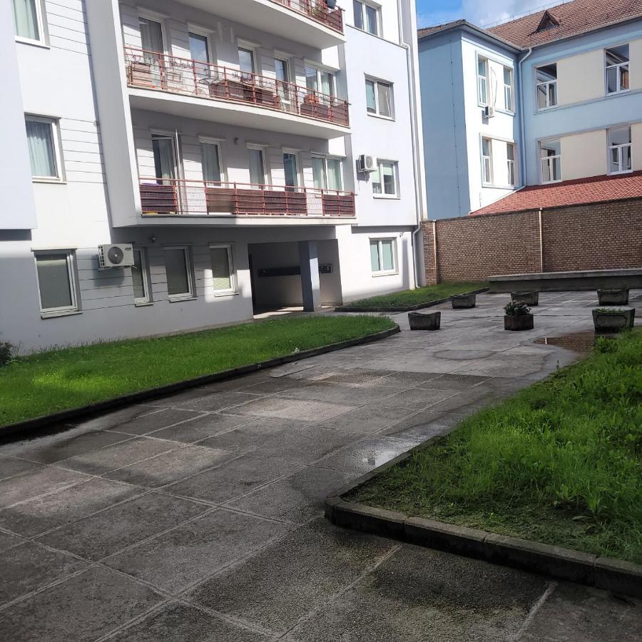 Lovely Apartment Near City Center Cluj-Napoca Exteriör bild